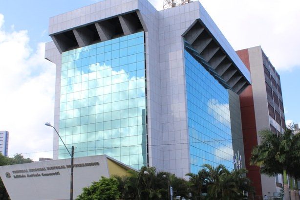 Devido às fortes chuvas no Recife, expediente do TRE será remoto