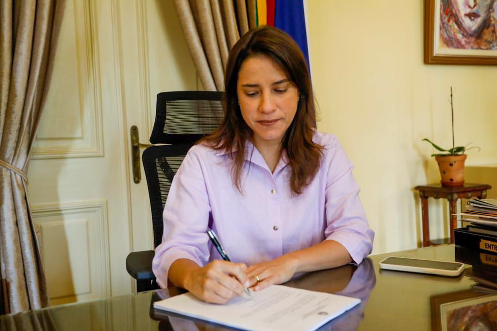 Estado vai garantir distribuição gratuita de absorventes higiênicos