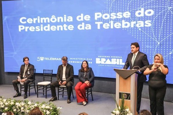 Pernambucano assume comando da Telebras