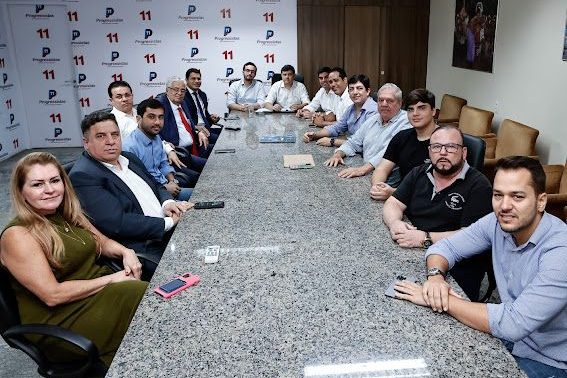 Eduardo e Lula da Fonte reúnem bancada do PP