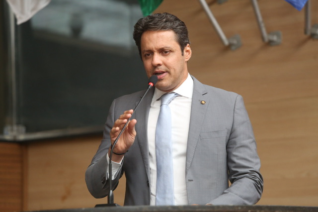 Câmara vota projeto de Fred Ferreira que proíbe linguagem neutra no Recife