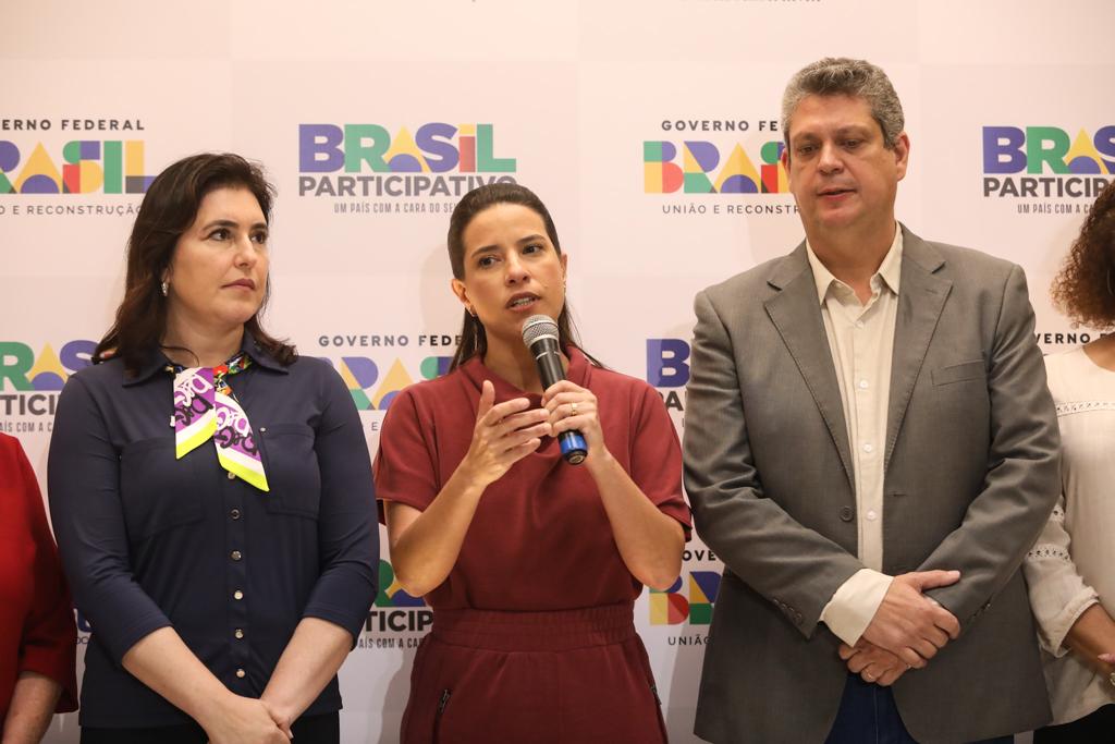 Na companhia de ministros, Raquel participa da plenária estadual do PPA Participativo