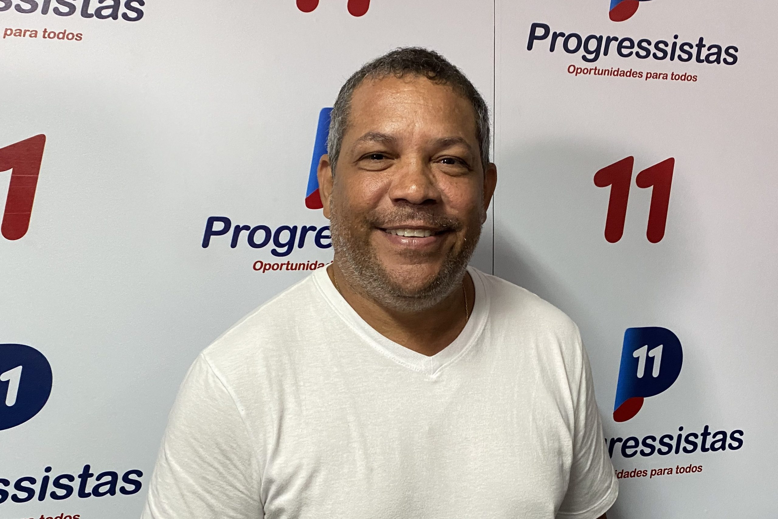 Primeira mão: Keko do Armazém assina ficha de filiação ao PP