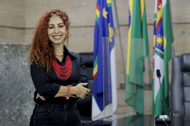 Perpétua assina ficha de filiação ao PV neste sábado (20) 