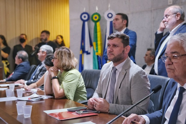 Gilmar Júnior defende nova mesa de negociação do Estado com professores