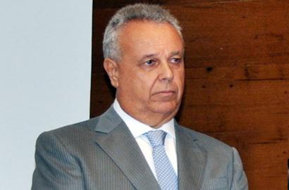 Carlos Porto pede para ser homenageado pelo TCE, antes de se aposentar