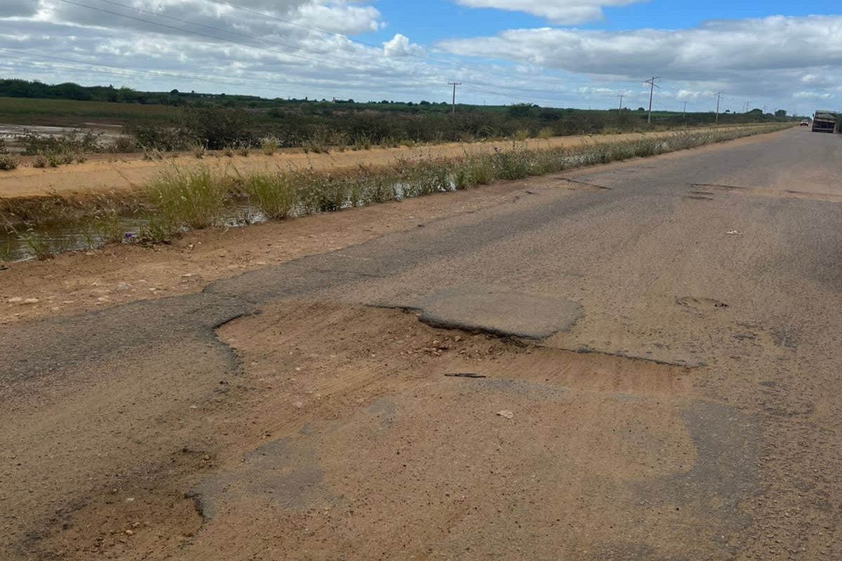 Em Petrolina, Raquel anuncia recuperação da PE-638 e PE-639