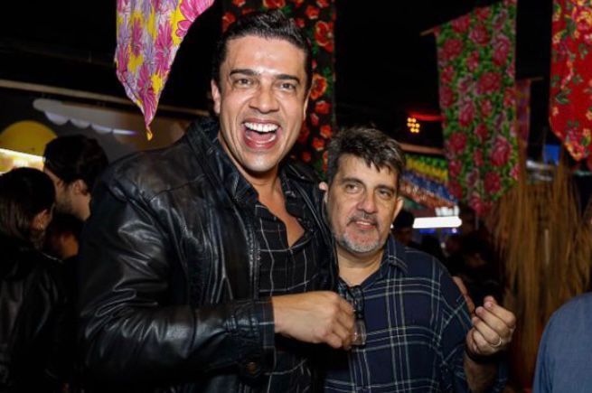 Rodrigo reúne aliados e “desafetos” no camarote institucional