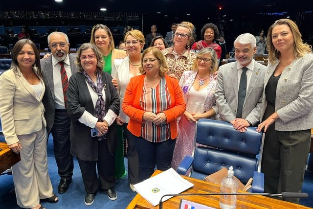 Teresa comemora aprovação do PL da igualdade salarial no Senado