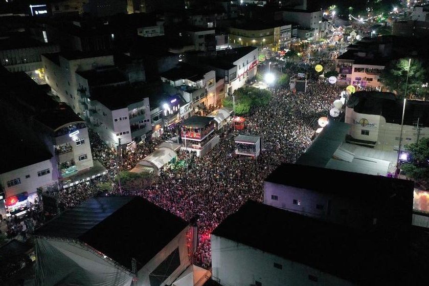 Em última noite, milhares de pessoas lotam São João de Arcoverde