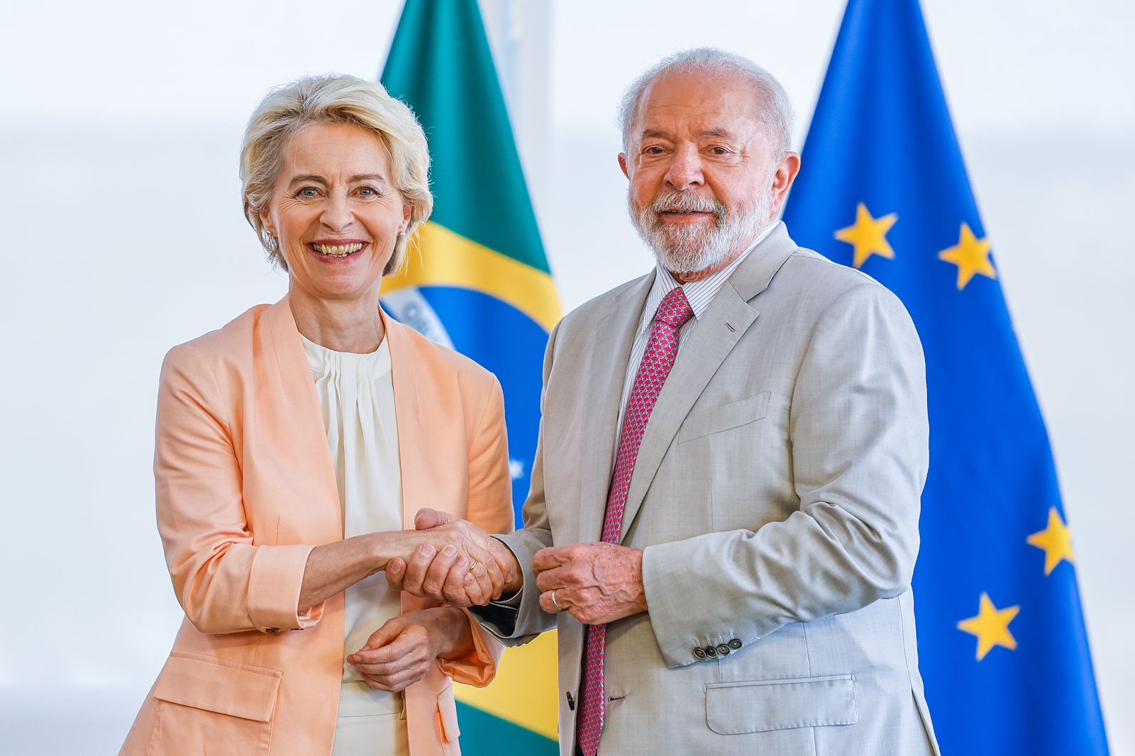 Lula trata de parcerias econômicas com presidente da Comissão Europeia