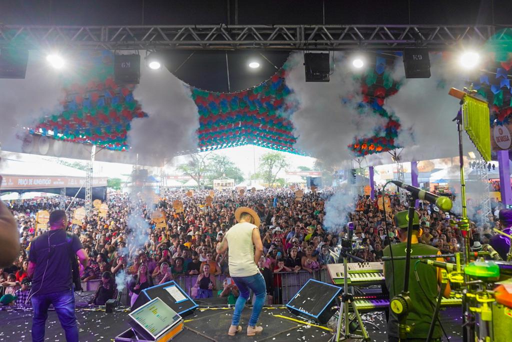 Forrozeiros lotaram o Alto do Moura neste domingo (25)