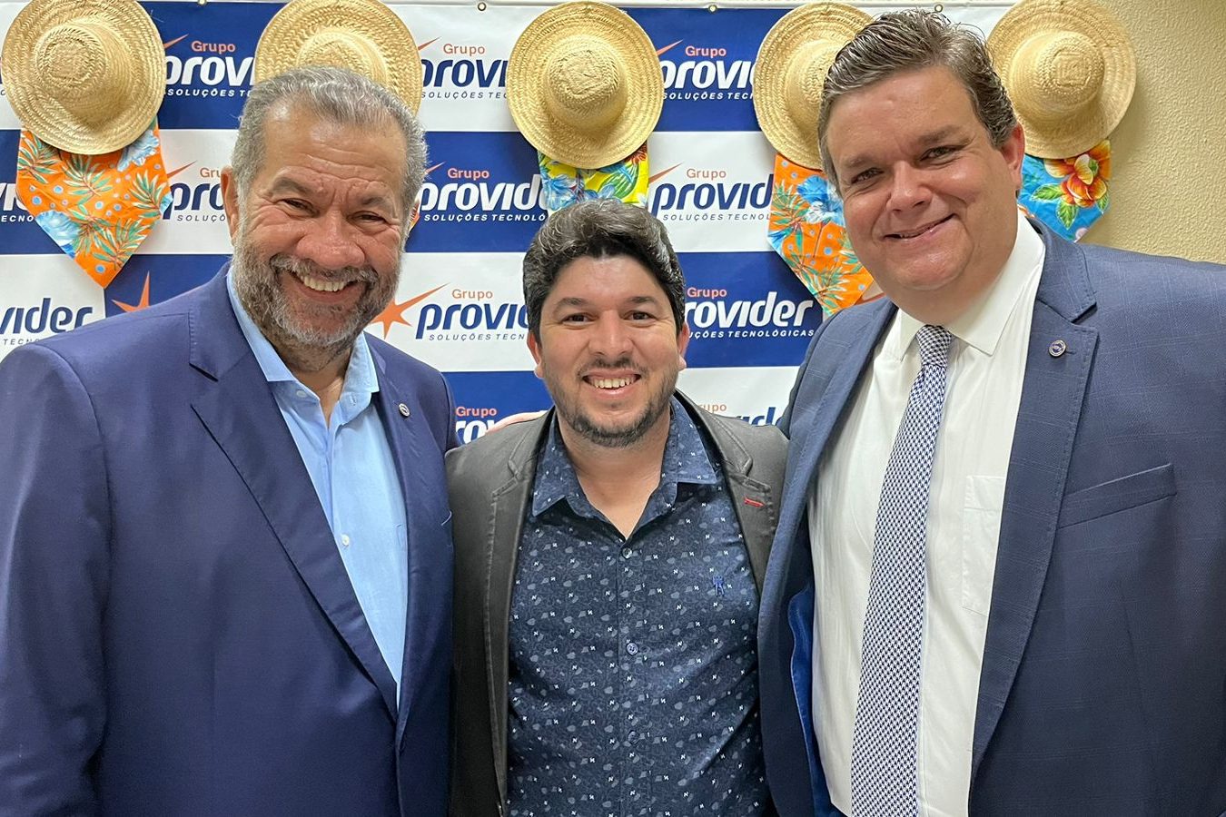 Fagner acompanha agenda de ministro da Previdência em Caruaru 