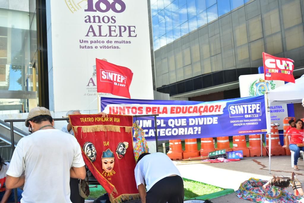 Vitória do Palácio: com 30 votos, Alepe aprova projeto do piso dos professores