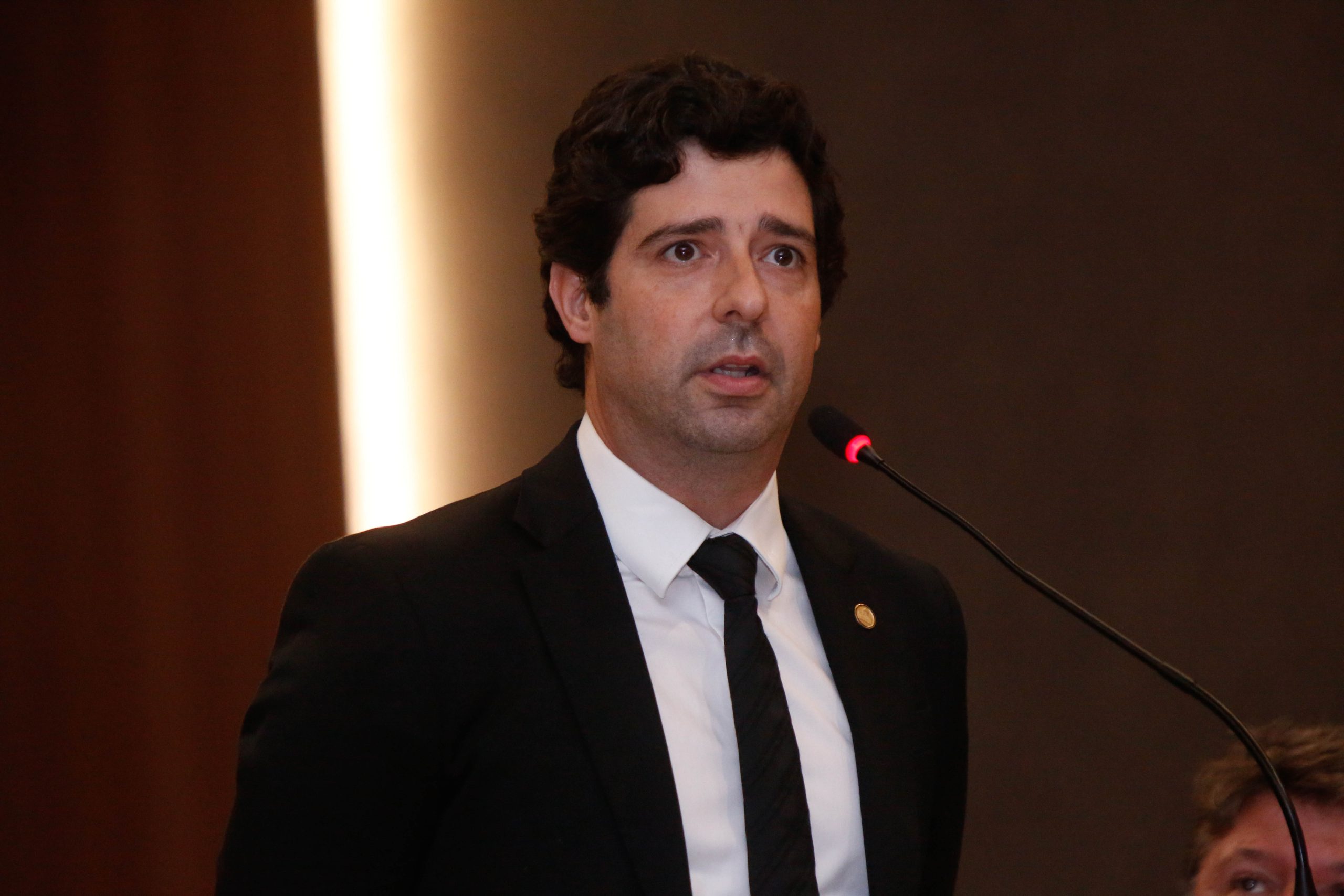 Deputado quer lista de estradas que receberão R$ 900 milhões em investimentos do Estado 