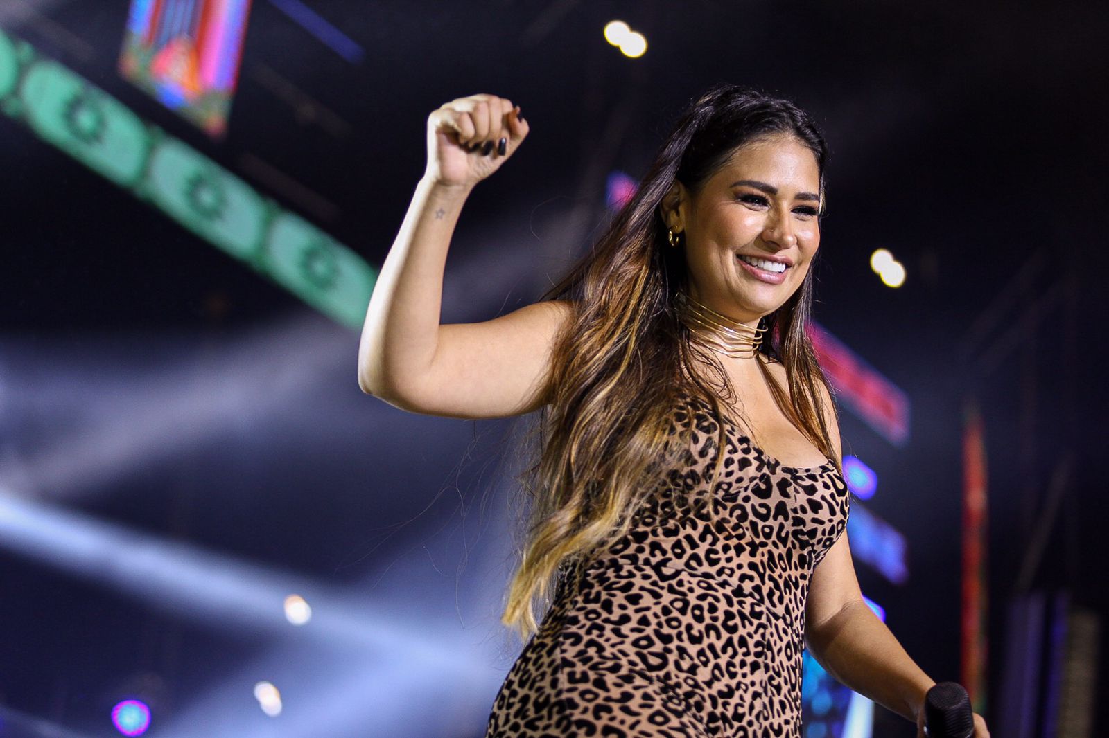 Simone Mendes comanda grande público no Pátio do Forró em Caruaru