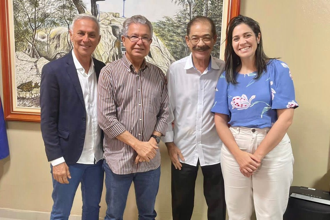 Dois prefeituráveis recebem o apoio de Paulo Roberto e Iza Arruda