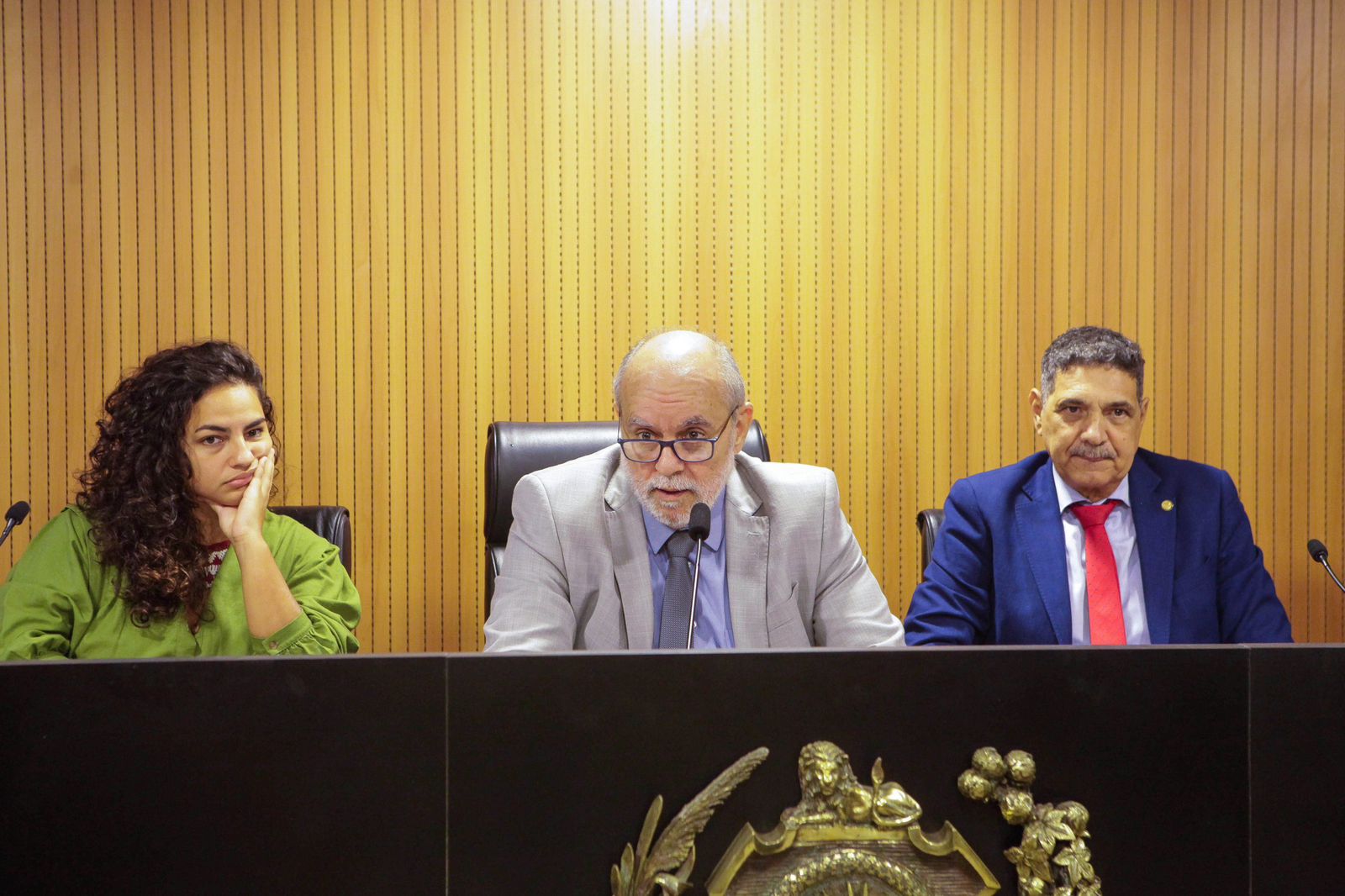 Comissões da Alepe rejeitam projeto do Estado que não atende pedido dos professores