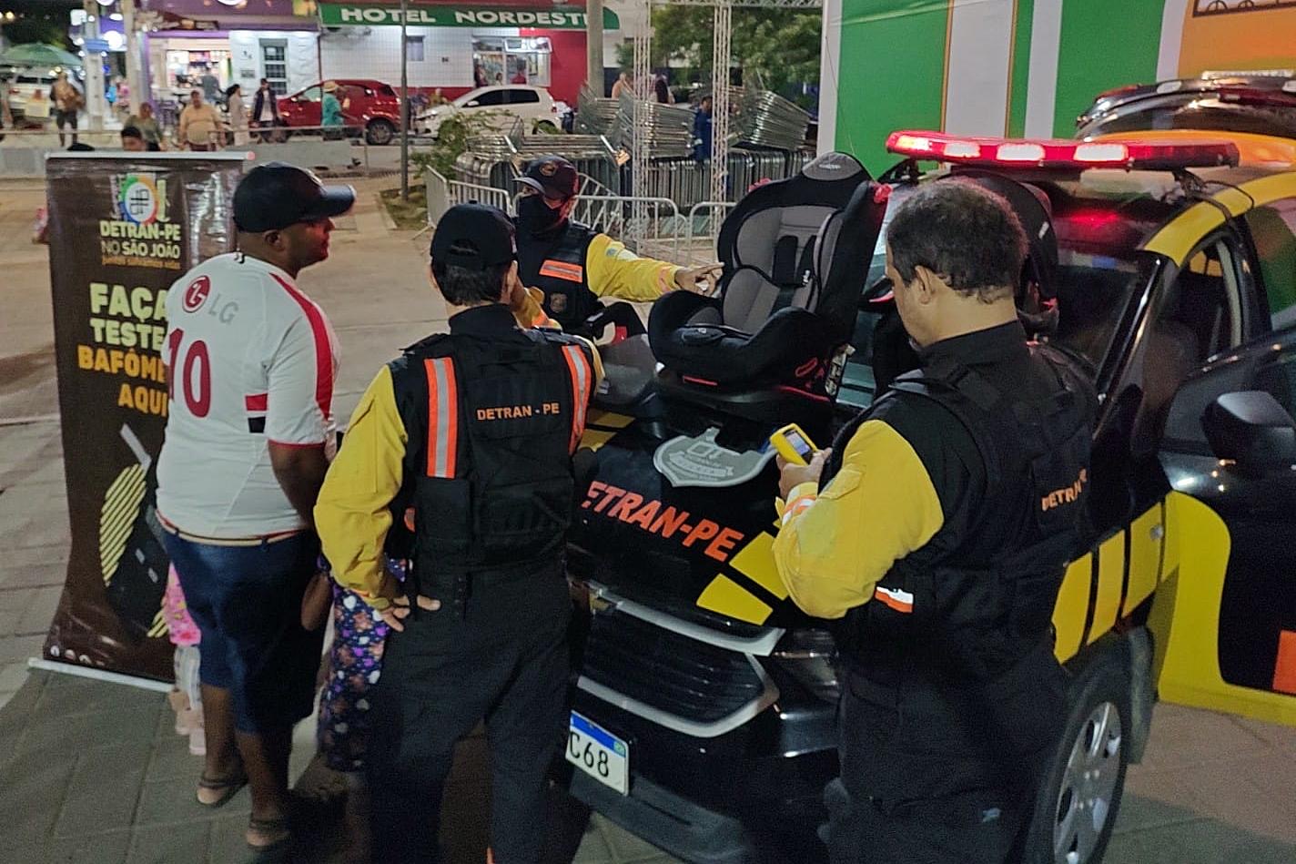 Detran-PE reforça educação de trânsito durante festejos em Caruaru