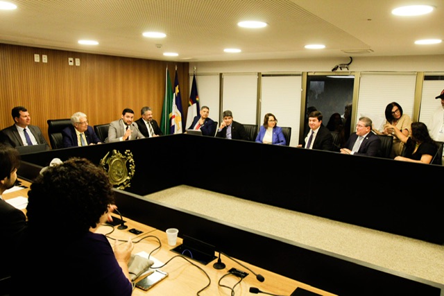 Projeto que institui piso dos professores é aprovado na CCLJ da Alepe
