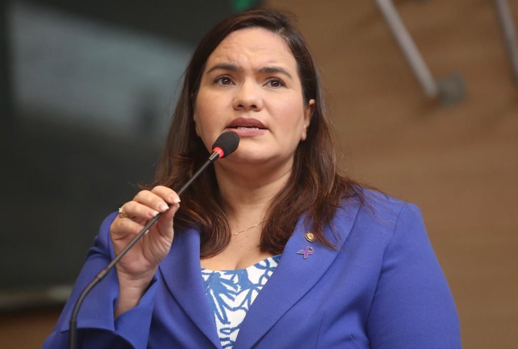 Câmara do Recife aprova voto de Repúdio ao comediante Leo Lins