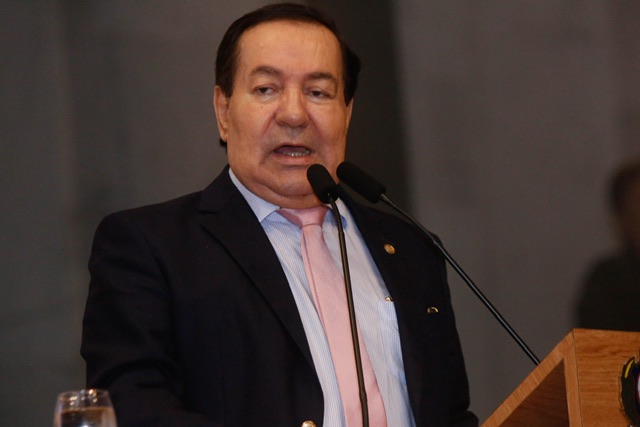 Izaías tenta recorrer, mas TCE mantém parecer prévio que rejeita contas de 2017