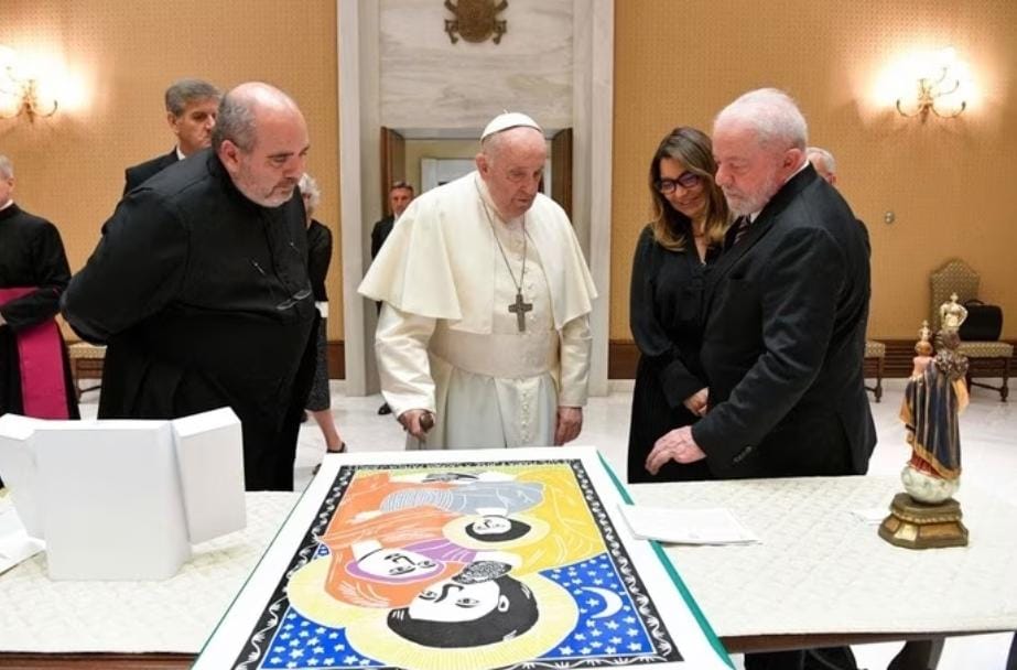 Lula presenteia Papa Francisco com gravura de J.Borges