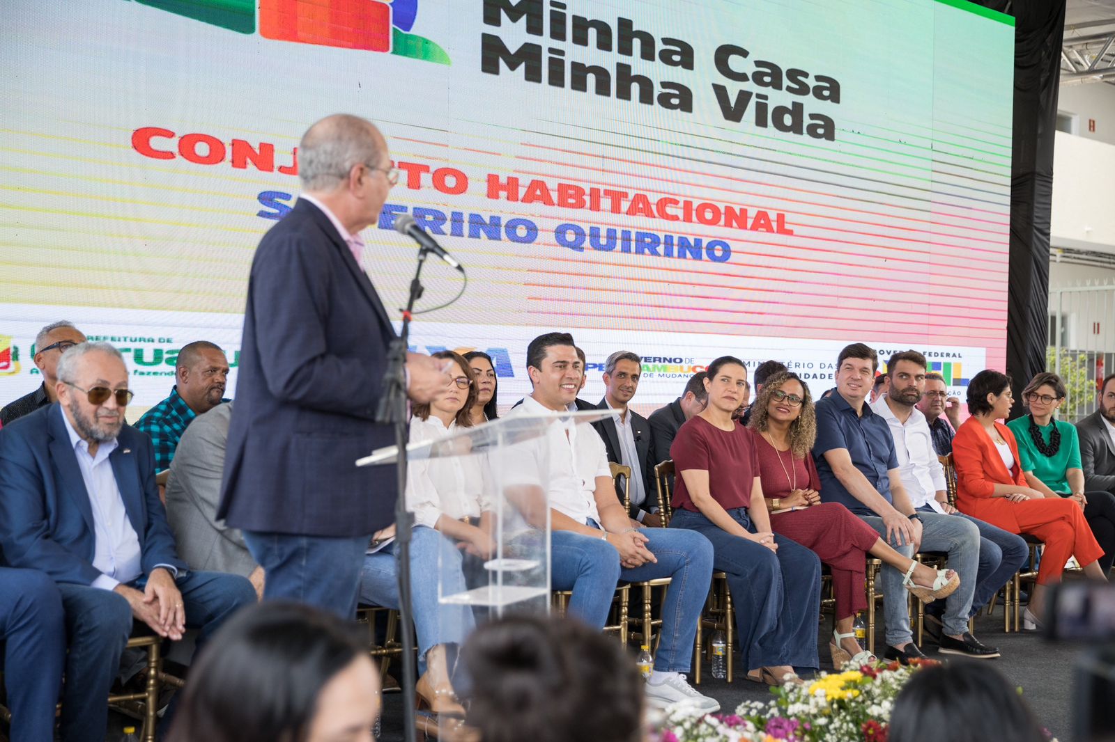 Fábio Aragão participa de entrega de habitacional em Caruaru 