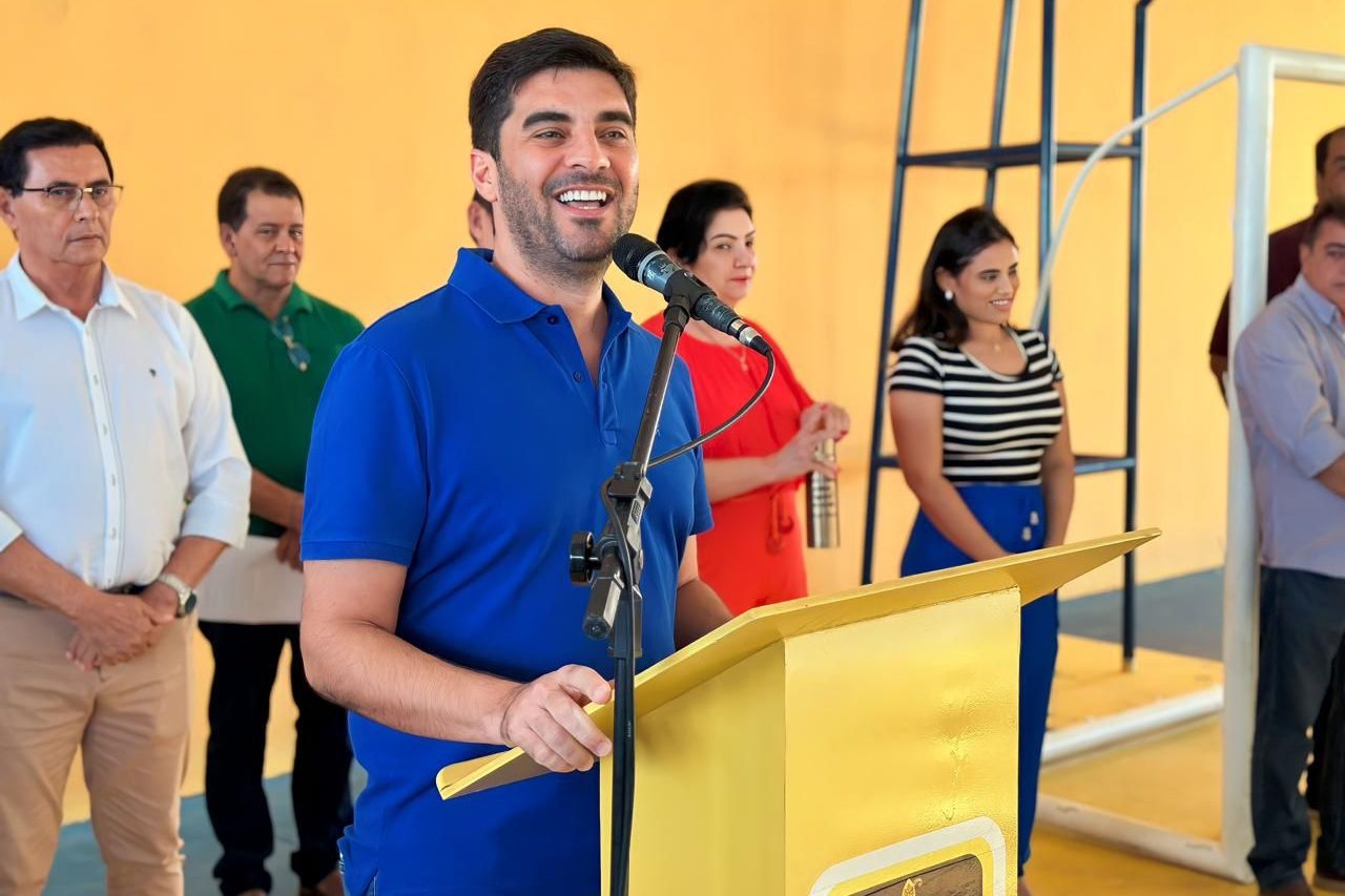 Com emenda de Kaio, quadra poliesportiva é entregue em Floresta