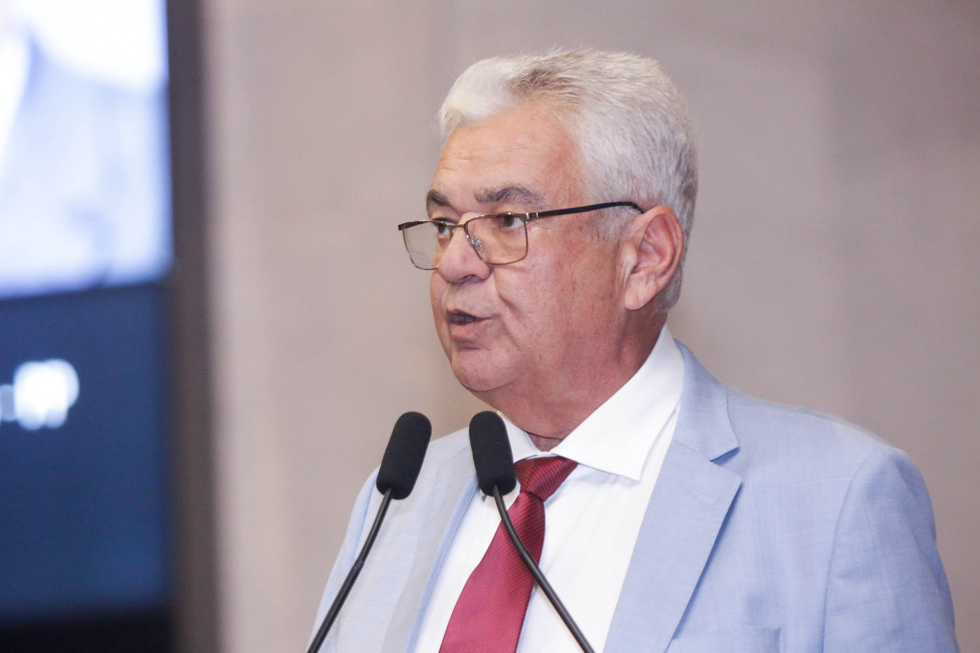 Alepe aprova projeto que reduz taxas impostas aos criadores amadores de pássaros