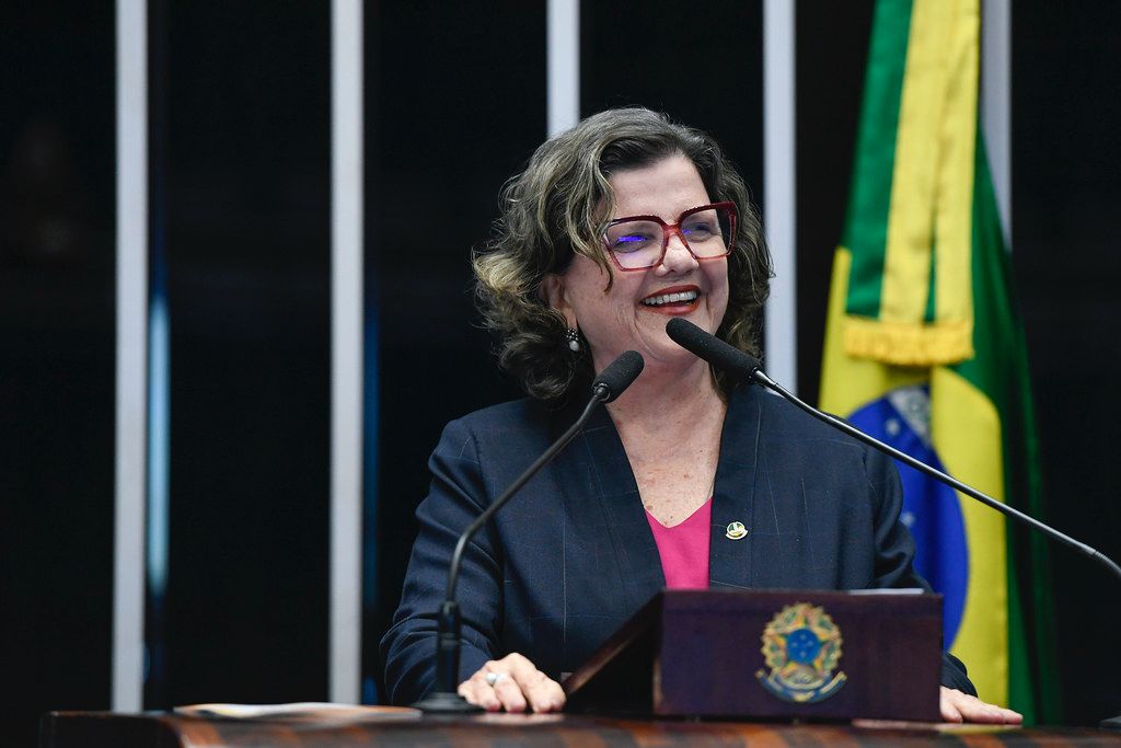 Teresa  pede voto de aplauso para União dos Artistas de Caruaru