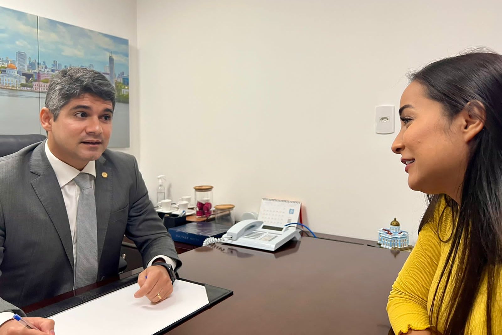 Renato Antunes discute agenda em Abreu e Lima com Rebeca Lucena