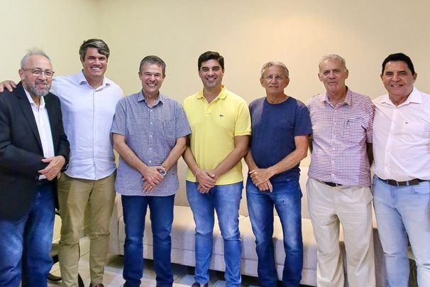 Kaio Maniçoba recebe ministro e secretários estaduais no Sertão 