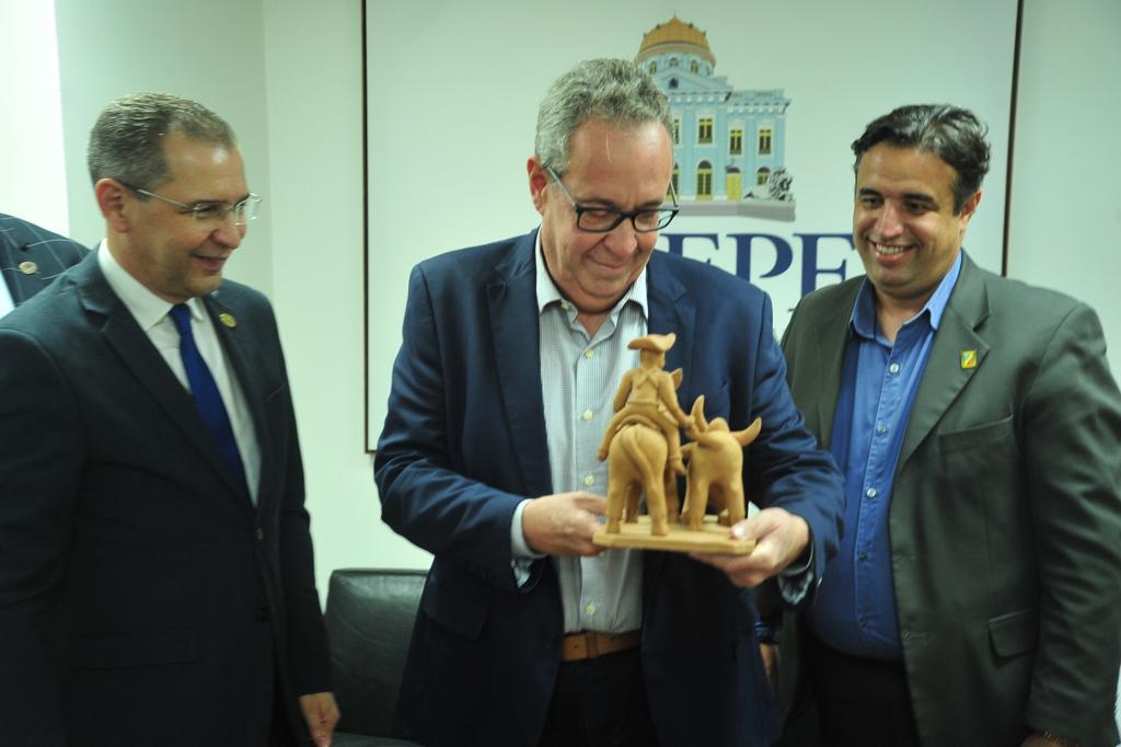 Representantes da UVB-PE estreitam  laços com Álvaro Porto 