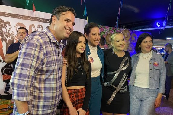 Quebrando tradições, governadora é recebida por autoridades na abertura oficial do São João de Caruaru