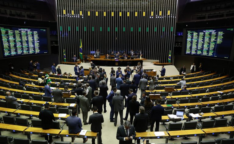 Veja como votaram os deputados pernambucanos no projeto que prevê prisão a quem xingar políticos 