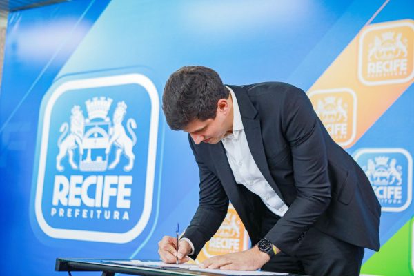 João Campos vai conceder bolsas para cursos em escolas técnicas do Recife