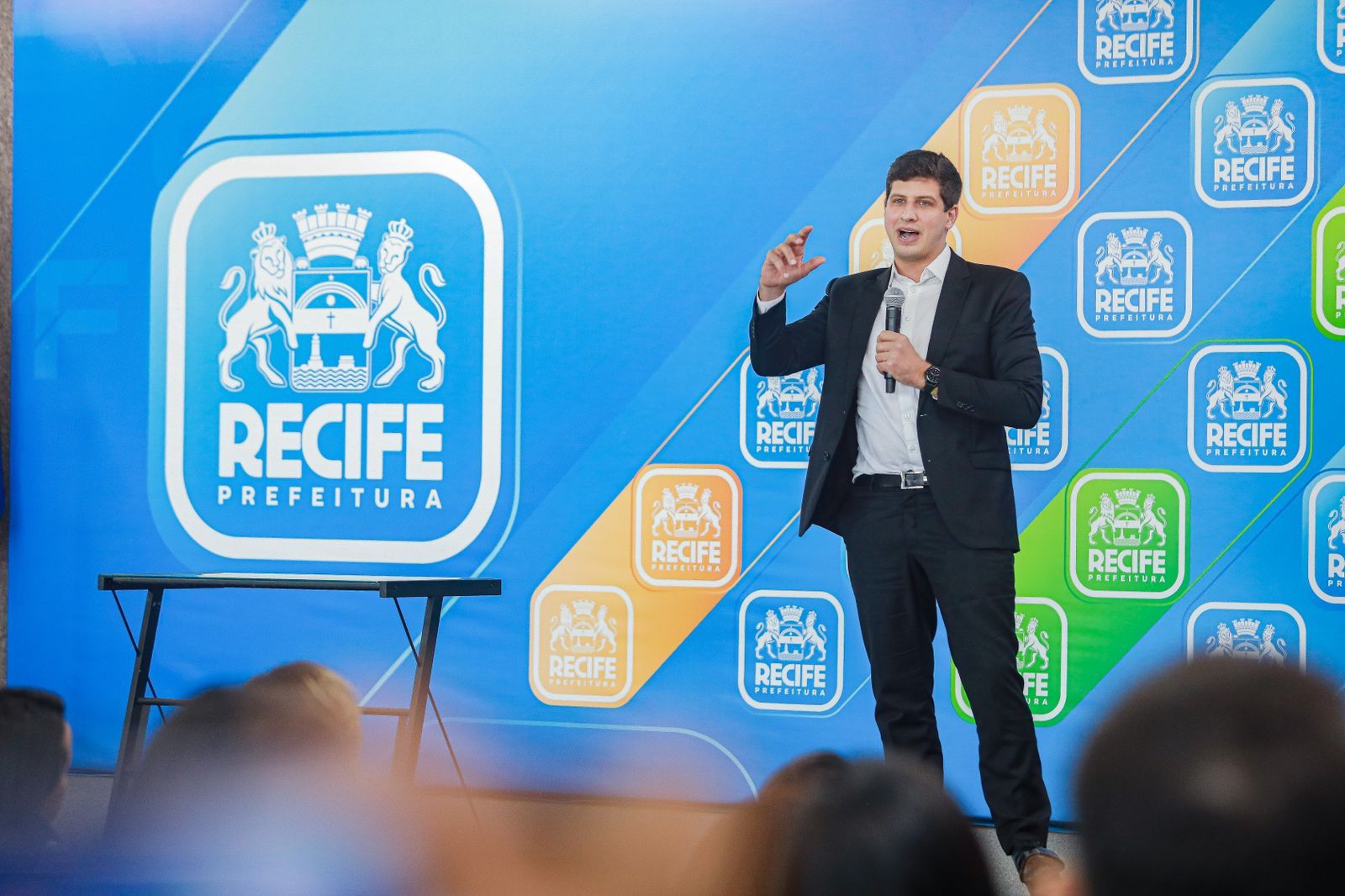 João Campos antecipa salário dos servidores no mês de junho