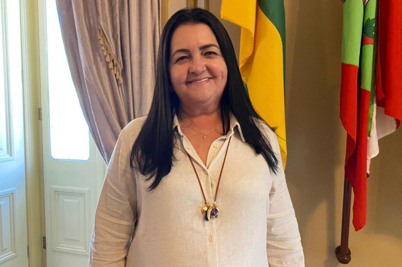 Ana Lúcia toma posse como gerente da GRE Caruaru