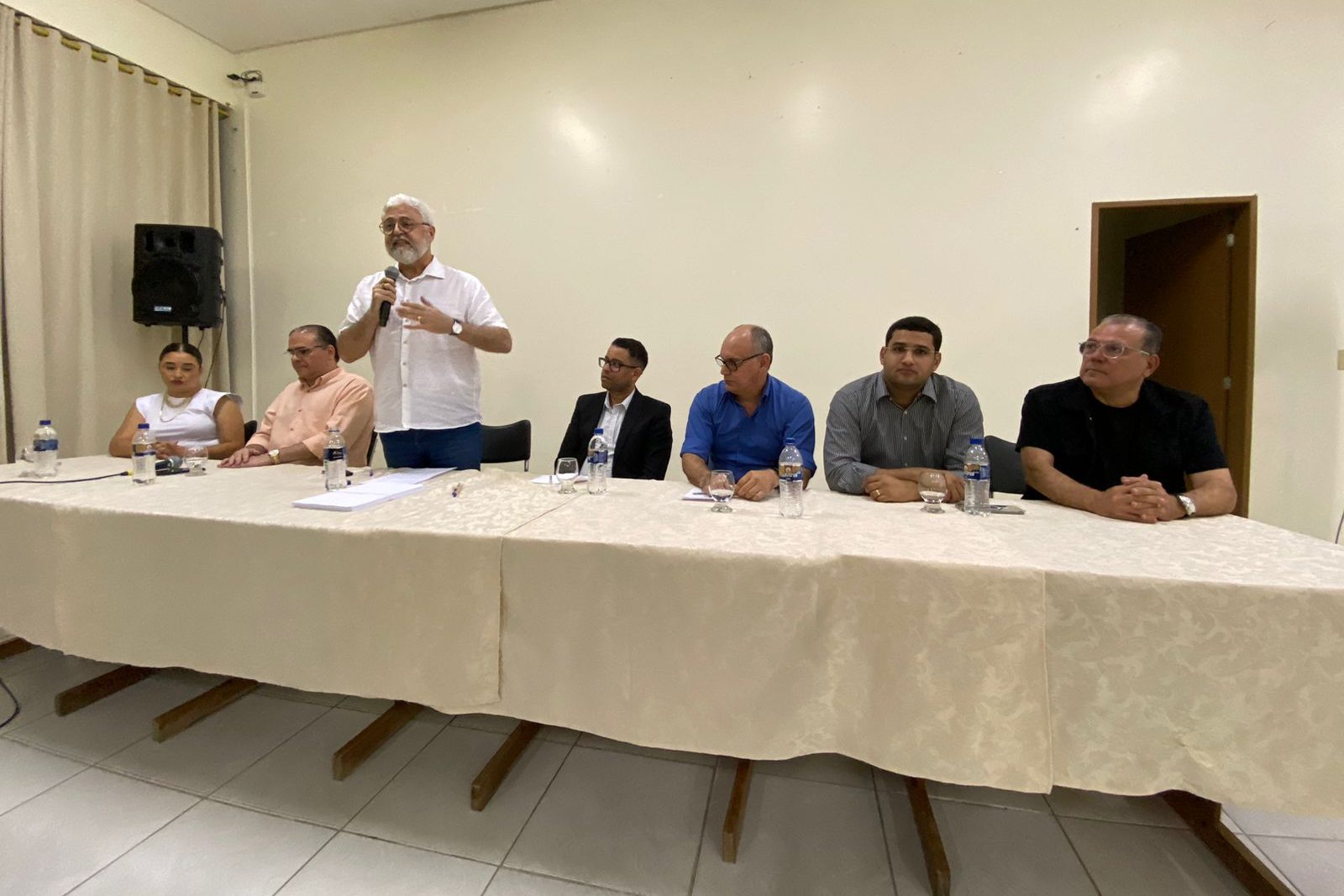 Dr. Ademir Alves mostra articulação em evento com empresários de Bonito 