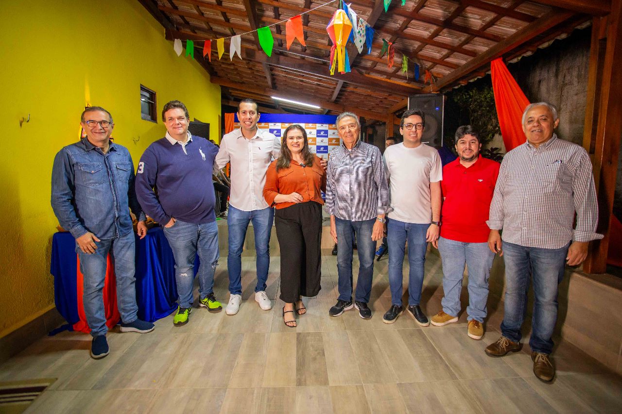 Armandinho tem posse prestigiada 