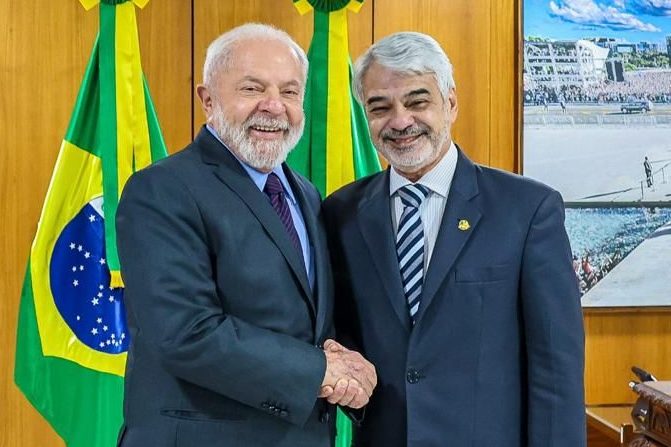 Humberto discute cenário eleitoral de 2024 com Lula 