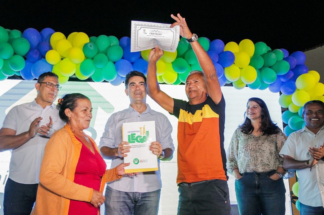 Prefeitura de Araripina concede títulos de propriedade a 45 famílias