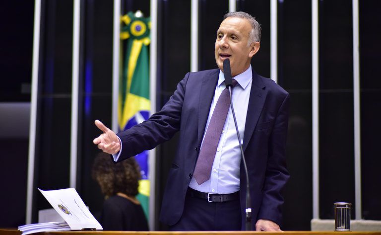 Relator da reforma tributária destaca papel de João Campos na articulação da matéria