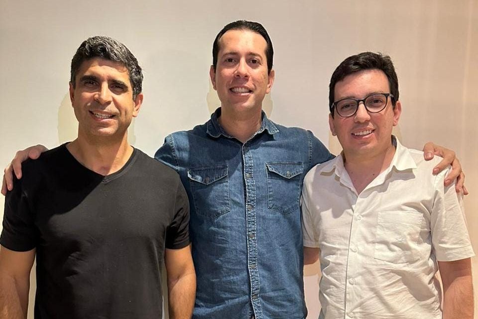 Armandinho estreita diálogo com forças políticas de Caruaru