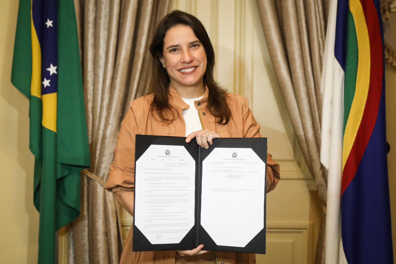 Programa de Distribuição Gratuita de Absorventes é instituído em Pernambuco