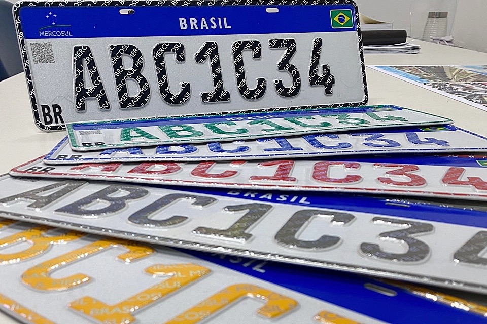 Termina prazo para substituir placas de veículos perdidas nas chuvas sem agendamento