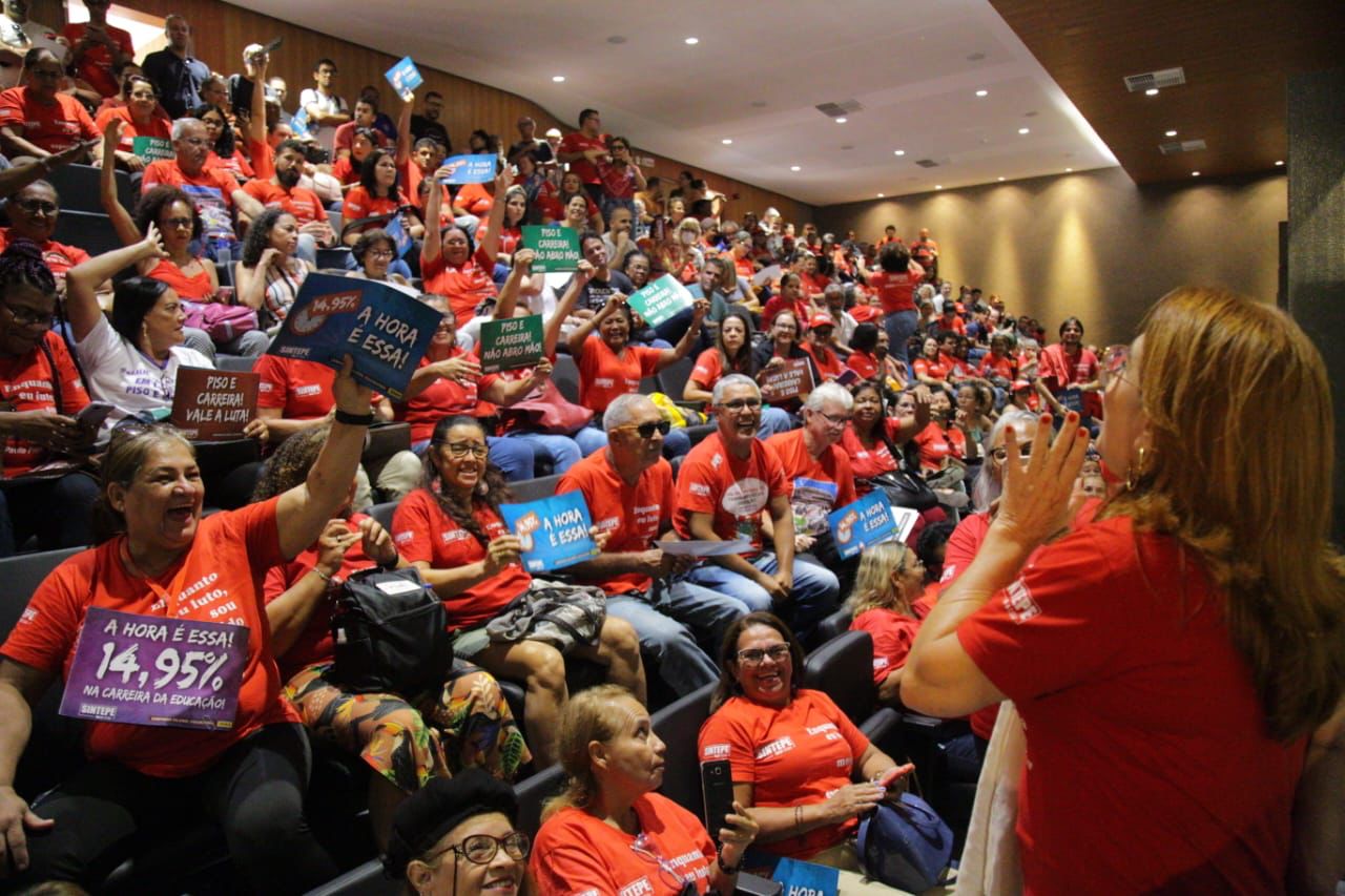 Após Justiça suspender greve, Sintepe convoca assembleia para esta segunda (24)