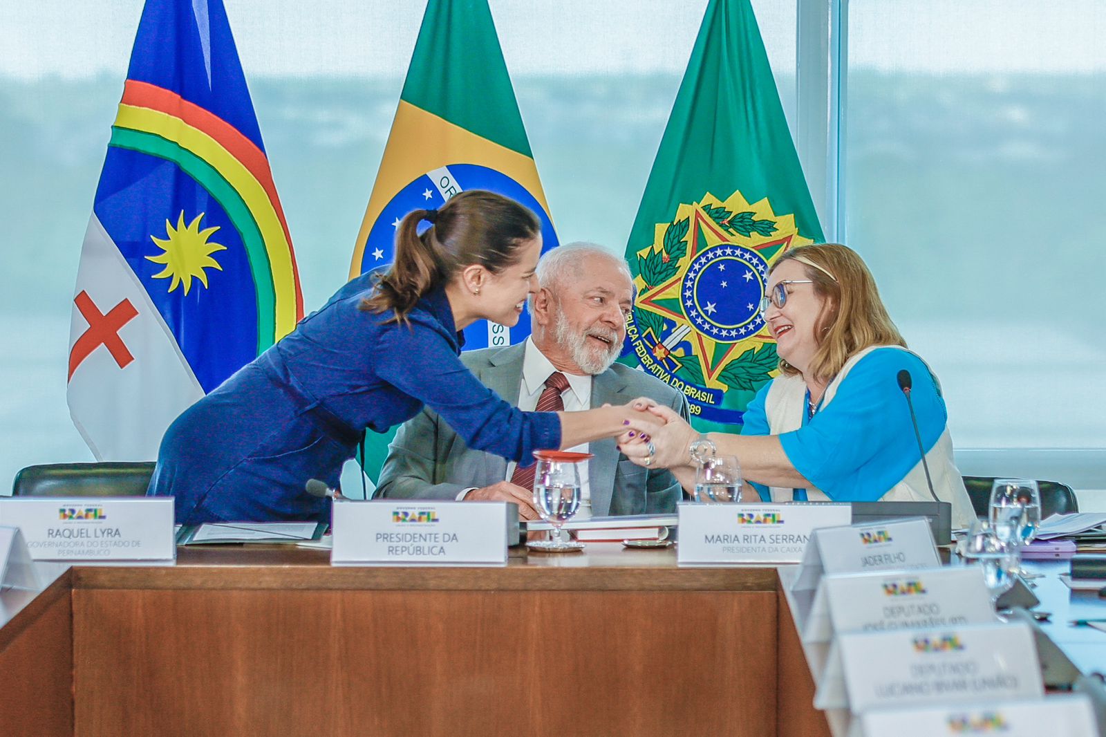 Governadora assina operação de R$ 1,7 bilhão  para Pernambuco 