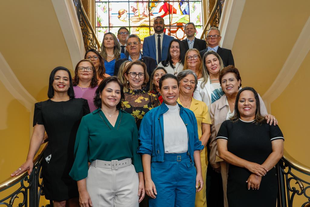 Gerentes regionais de educação são empossados no Palácio